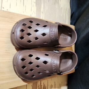 NOTHINZ Brown Clogs Ladies 5 Jr 3